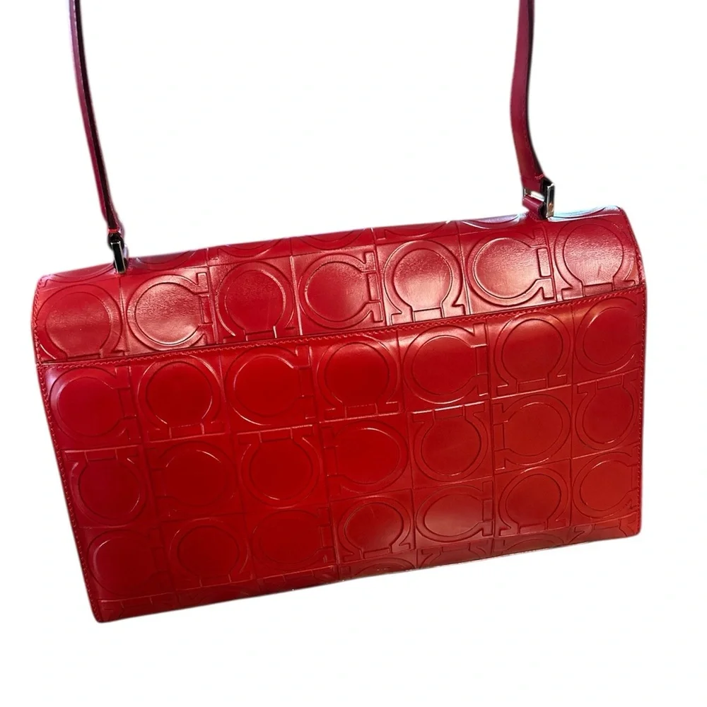 Salvatore Ferragamo Gancini embossed leather bag - Picture 4 of 16